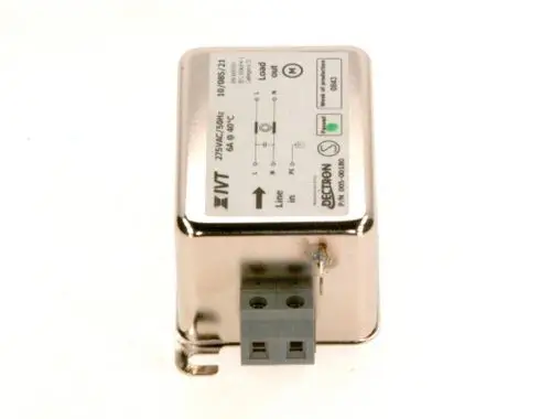 Entstörfilter von Bosch mit metallischem Gehäuse und Anschlussklemmen. Beschriftung weist auf Eingangs- und Ausgangsanschlüsse hin.